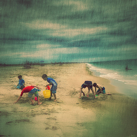Kids_Playing_on_Beach_2